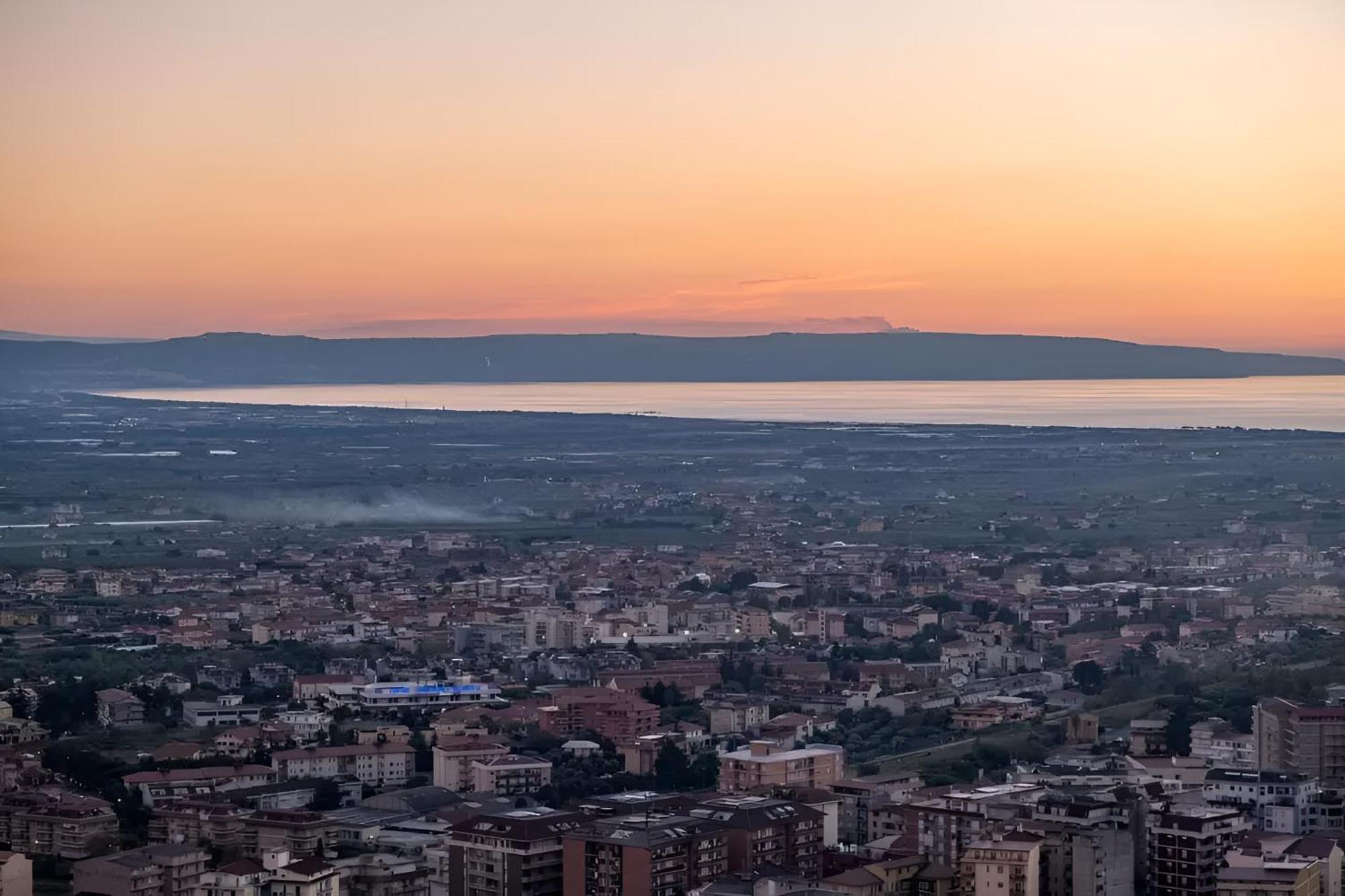 Modern Apt Reventino - Le Lincelle, Lamezia サンテウフェミア・ラメーツィア エクステリア 写真