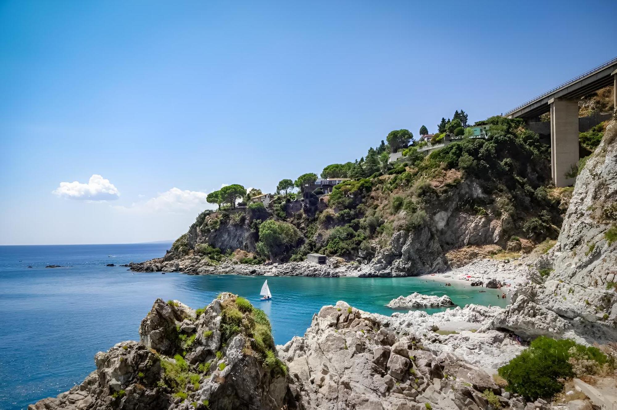 Modern Apt Reventino - Le Lincelle, Lamezia サンテウフェミア・ラメーツィア エクステリア 写真